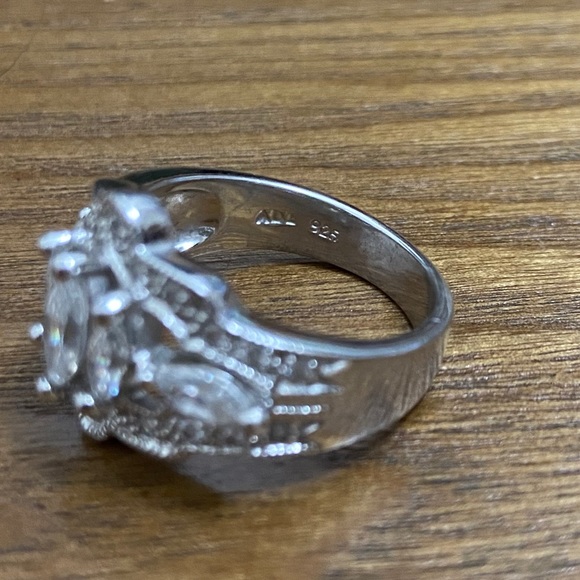 Silver Cubic zirconium ring - Picture 4 of 6